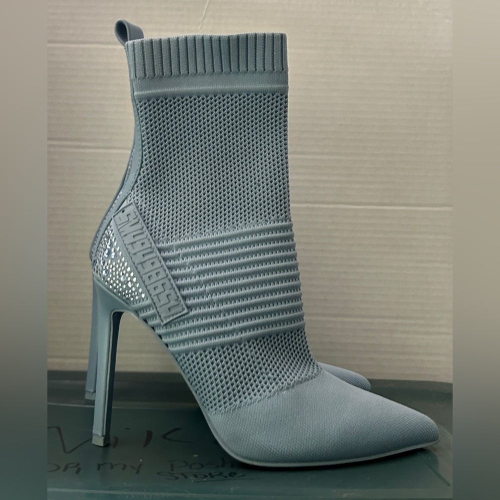 NEW Steve MaddenWomen's Maxwelle Rhinestone-Trim Sock Booties Size 7.5 EUC
